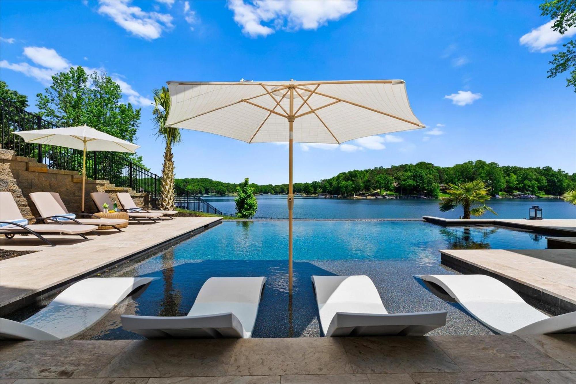 Hogan Crest Villa Mooresville Exterior photo
